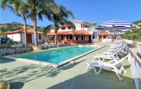 Gorgeous Home In Ricadi With Private Swimming Pool, Can Be Inside Or Outside